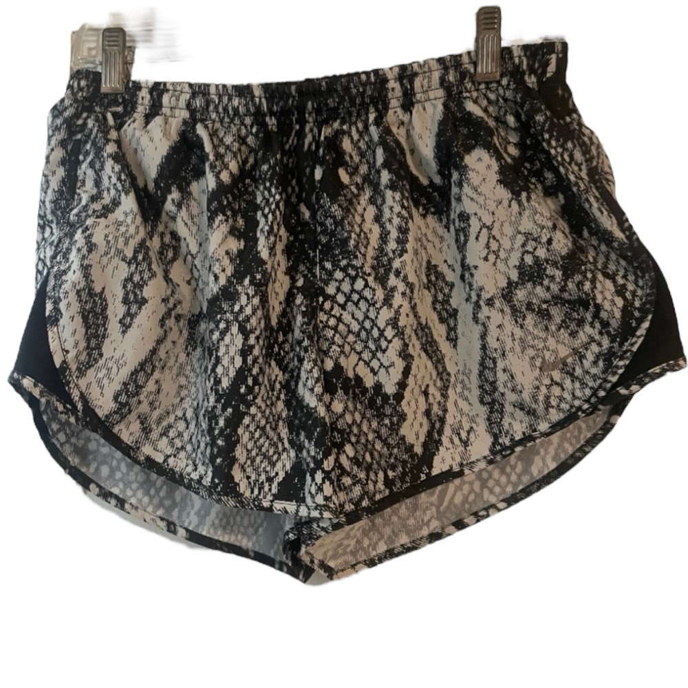Nike Women’s Tempo Snake Print Running Shorts Size M